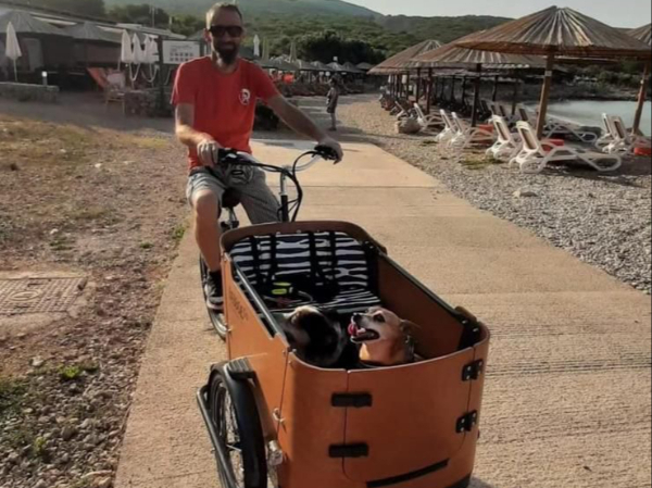 Unser eBike-Lastenrad für eure Kinder oder für eure kleinen Vierbeiner Unser eBike-Lastenrad für eure Kinder oder für eure kleinen Vierbeiner