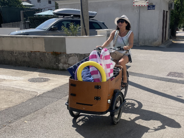 Unser eBike-Lastenrad für eure Badesachen Unser eBike-Lastenrad für eure Badesachen